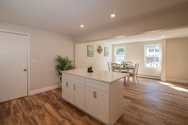 Building Photo - 11 Chatham St