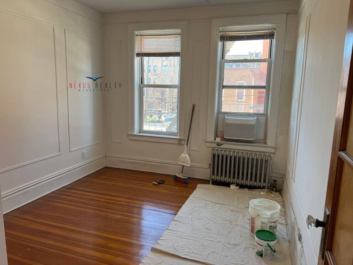 Foto principal - 25-66-66 42nd St