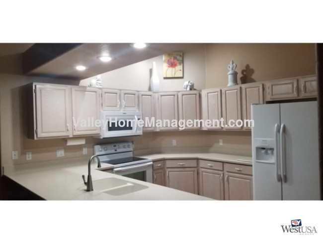 Building Photo - GORGEOUS HOME IN SUN VILLAGE!!