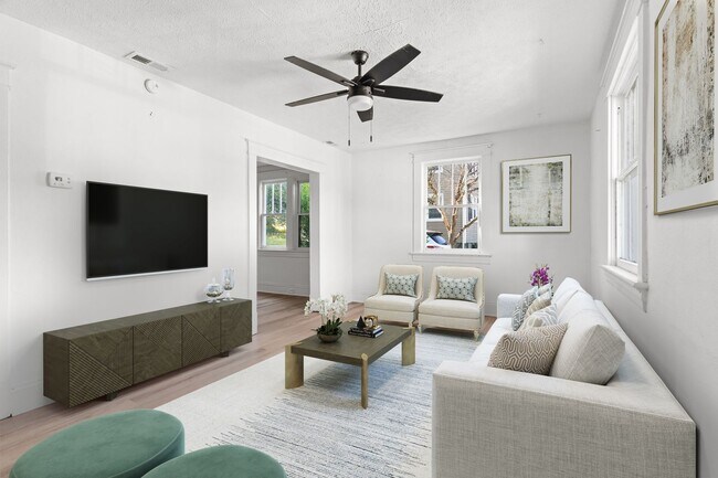 Building Photo - Inviting Two-Bedroom Home with Modern Amen...