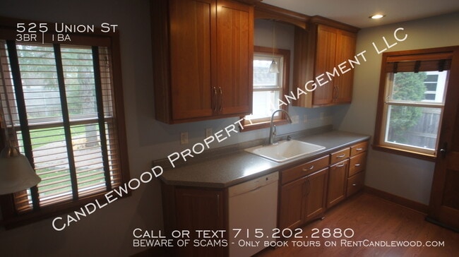 Building Photo - 3 Bedroom Single Family Home Available Aug...