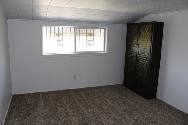 Building Photo - 3214 S Leonard Ave