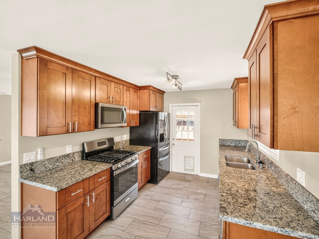 Building Photo - 1628 S Pacific St