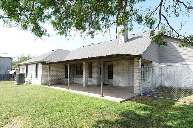 Foto del edificio - 100 Lone Oak St
