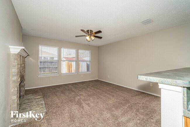 Building Photo - 1023 Hampton Dr