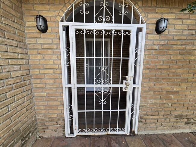 Foto del edificio - 221 Murcia Dr