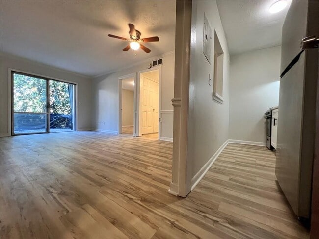 Building Photo - 2805 Northeast Expy