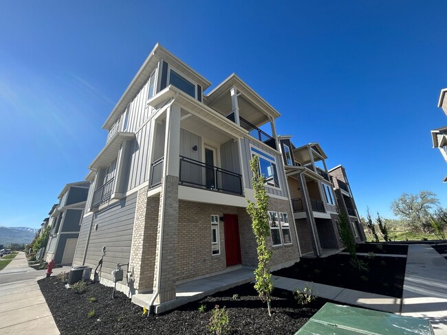 Building Photo - 3 Bedroom 3 Bathroom Home in Farmington Utah!