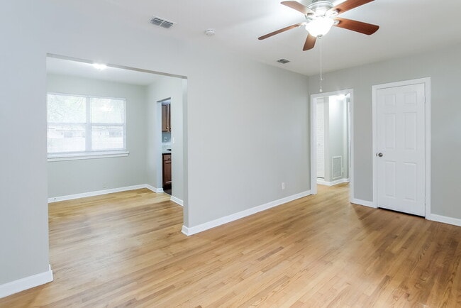 Building Photo - 6020 Woodside Dr