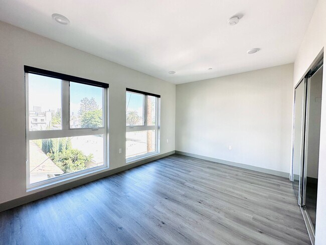 Interior Photo - Lido Apartments - 1532 Brockton Ave