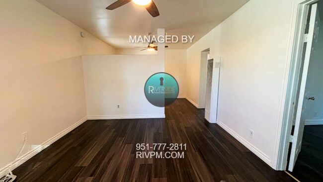 Building Photo - Charming Riverside Duplex!
