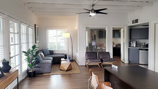 Foto del edificio - North Mountain Apartments