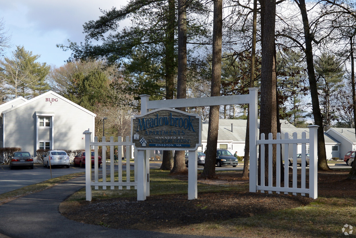 Signage - Meadowbrook Apartments