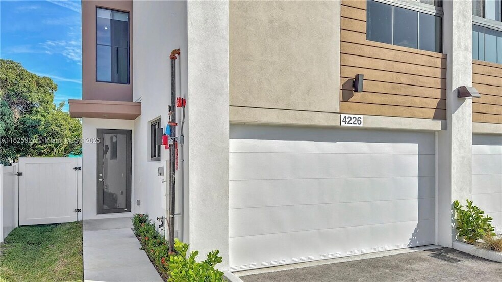 Foto principal - 4226 NE 7th Terrace
