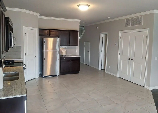 Building Photo - 3 Bedroom Townhome for Lease Rogers, AR! M...
