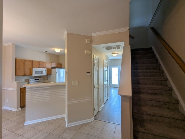 Building Photo - Townhome w/ Easy Access to I485/Shopping/R...
