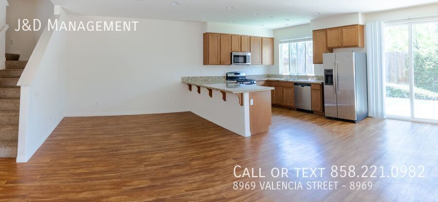 Foto principal - Spacious Townhome w/2 Car Garage in Gated ...