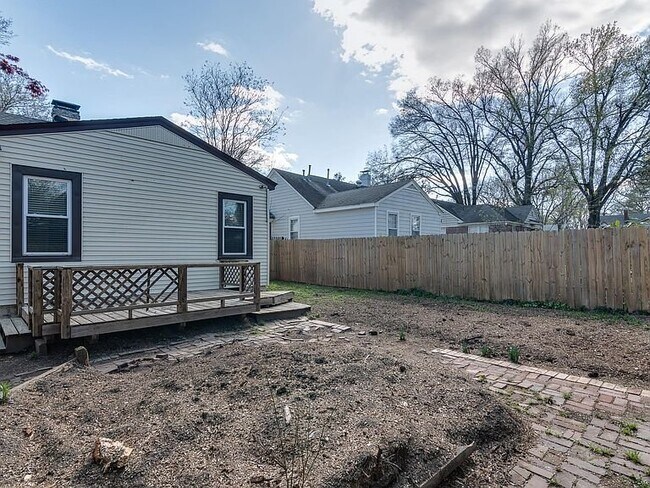 Building Photo - 1800 Mignon Ave
