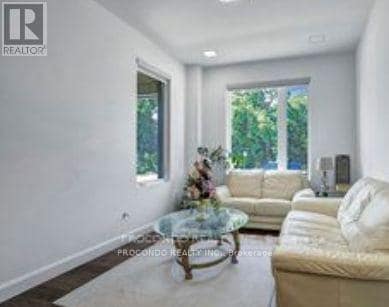 Photo du bâtiment - 528 Jones Rd