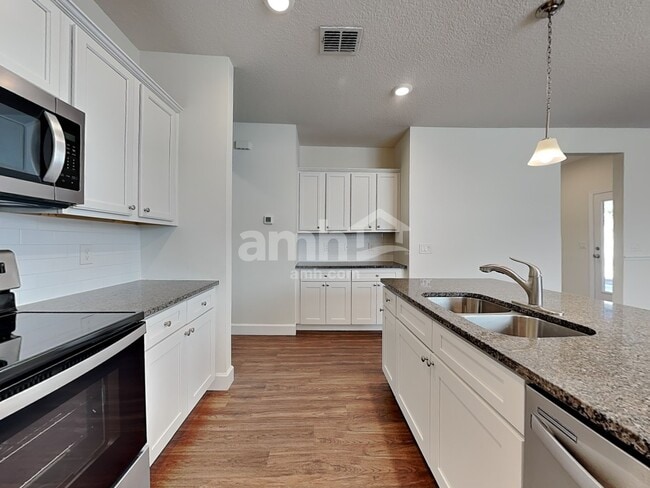 Foto del edificio - 2433 S Park Ave