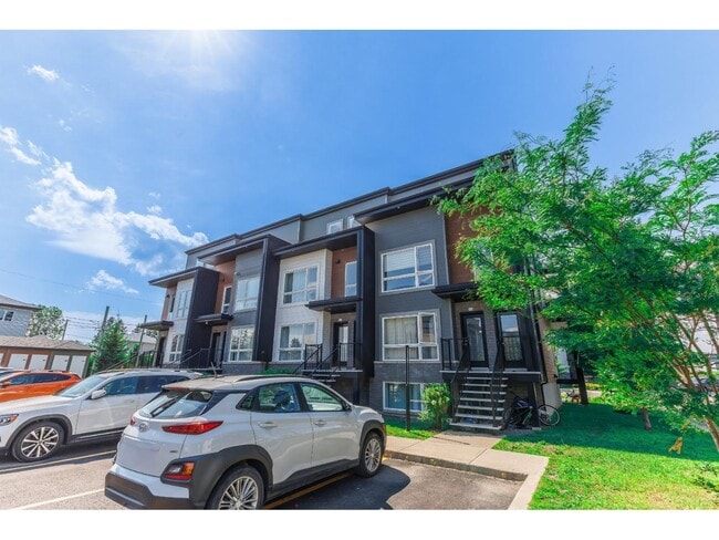 Building Photo - 558 Rue Blain