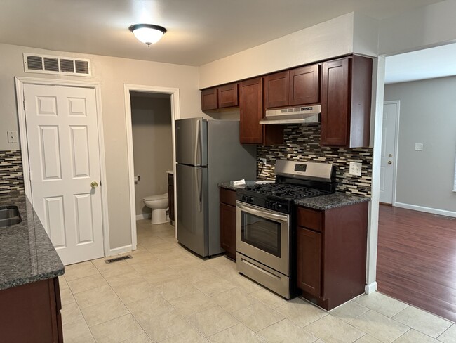 Building Photo - 7607 Bristol Ln