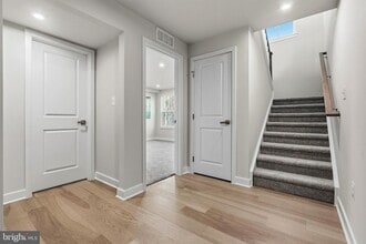 Building Photo - 9399 Edenderry Dr