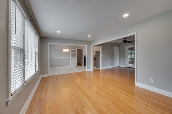 Building Photo - 2409 McGinnis Dr
