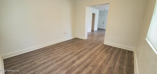 Foto del edificio - 2820 Myra St