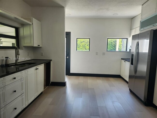 Building Photo - 241 Palmetto Dr