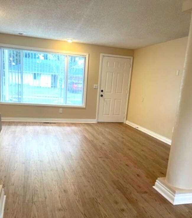 Building Photo - Charming Single Level Home