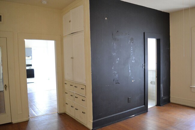 Building Photo - 1 Bedroom, 1 Bathroom