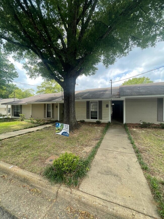 Foto del edificio - 121 Cedar Ct