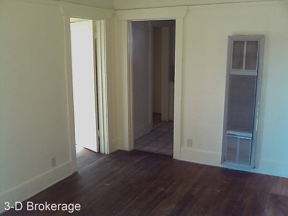 Building Photo - 1001-1003 E 8th St