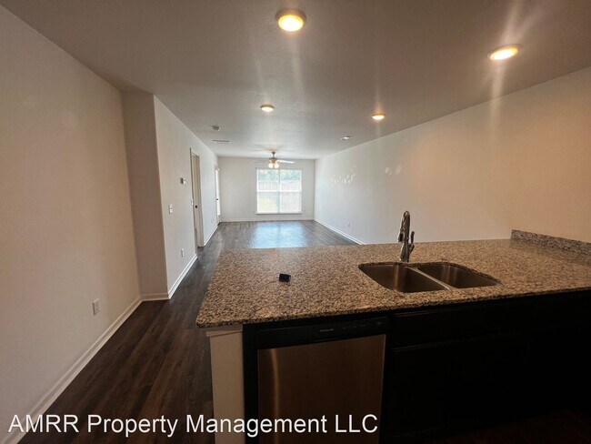 Building Photo - 3 br, 2 bath House - 104 Anita Plaza