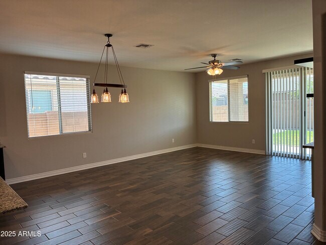 Foto del edificio - 25386 N 143rd Ln