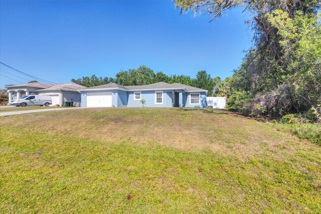 Building Photo - 2821 Embassy Rd