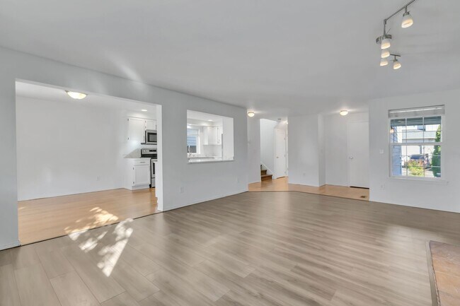 Foto del edificio - Spacious 4 bedroom - Ready Now