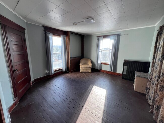 Building Photo - 827 Watertown Ave