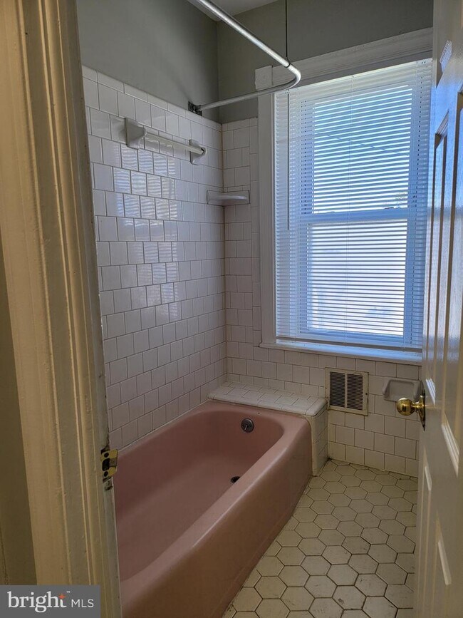 Building Photo - 306 W 23rd St