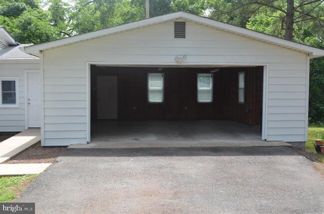 Building Photo - 153 Rocky Run Rd