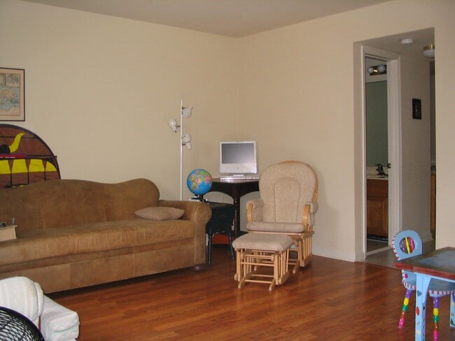 Building Photo - 2121 Acklen Ave