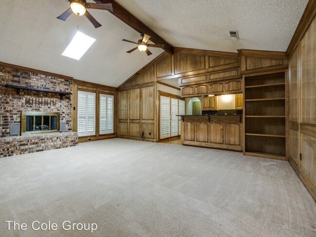 Foto del edificio - 6104 Lakeside Dr