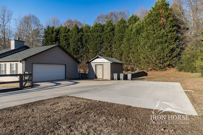 Building Photo - 1030 Hunter Trail