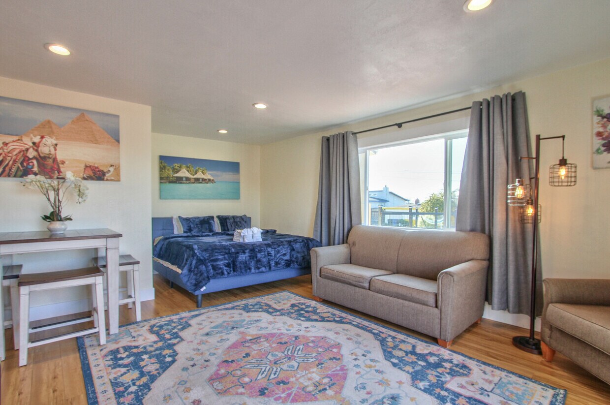 1978 Lincoln St Unit LincolnB, Seaside, CA 93955 Condo for Rent in