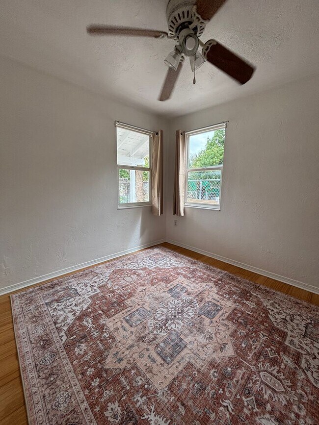 Foto del edificio - 3 bedroom 1 bath home in Sarasota