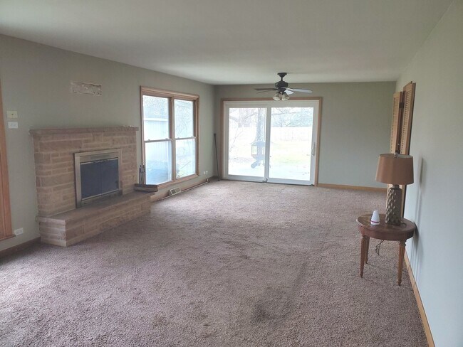 Building Photo - 823 Scott Dr
