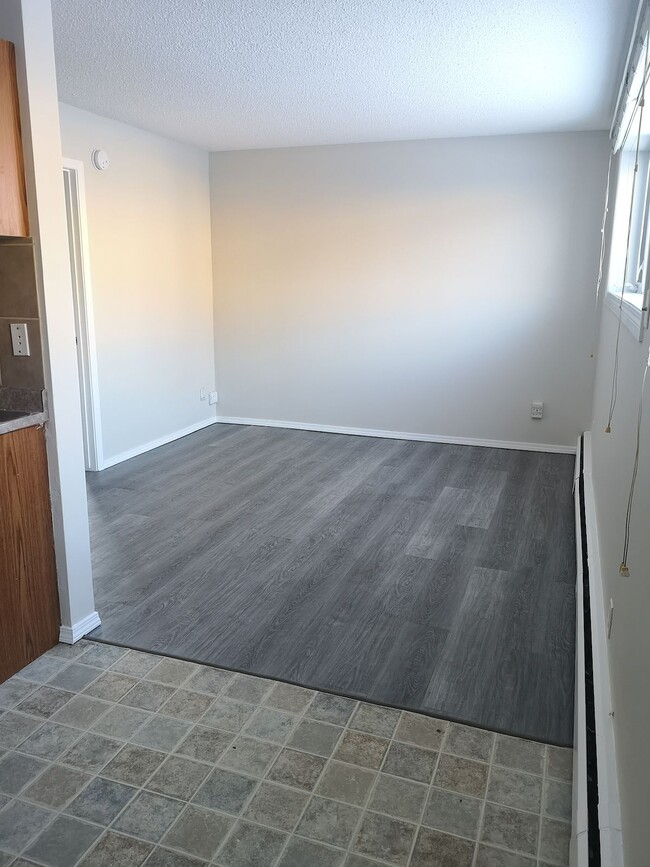 Building Photo - 10730 84 Av NW