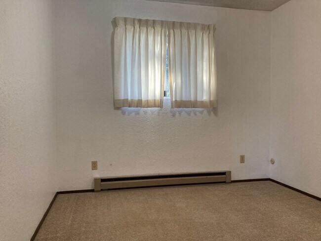 Building Photo - 2 br, 1 bath House - 841 NE Johnson St