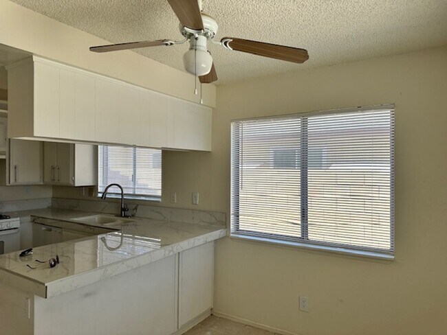 Foto del edificio - Charming 3-Bedroom in Spring Valley Lake